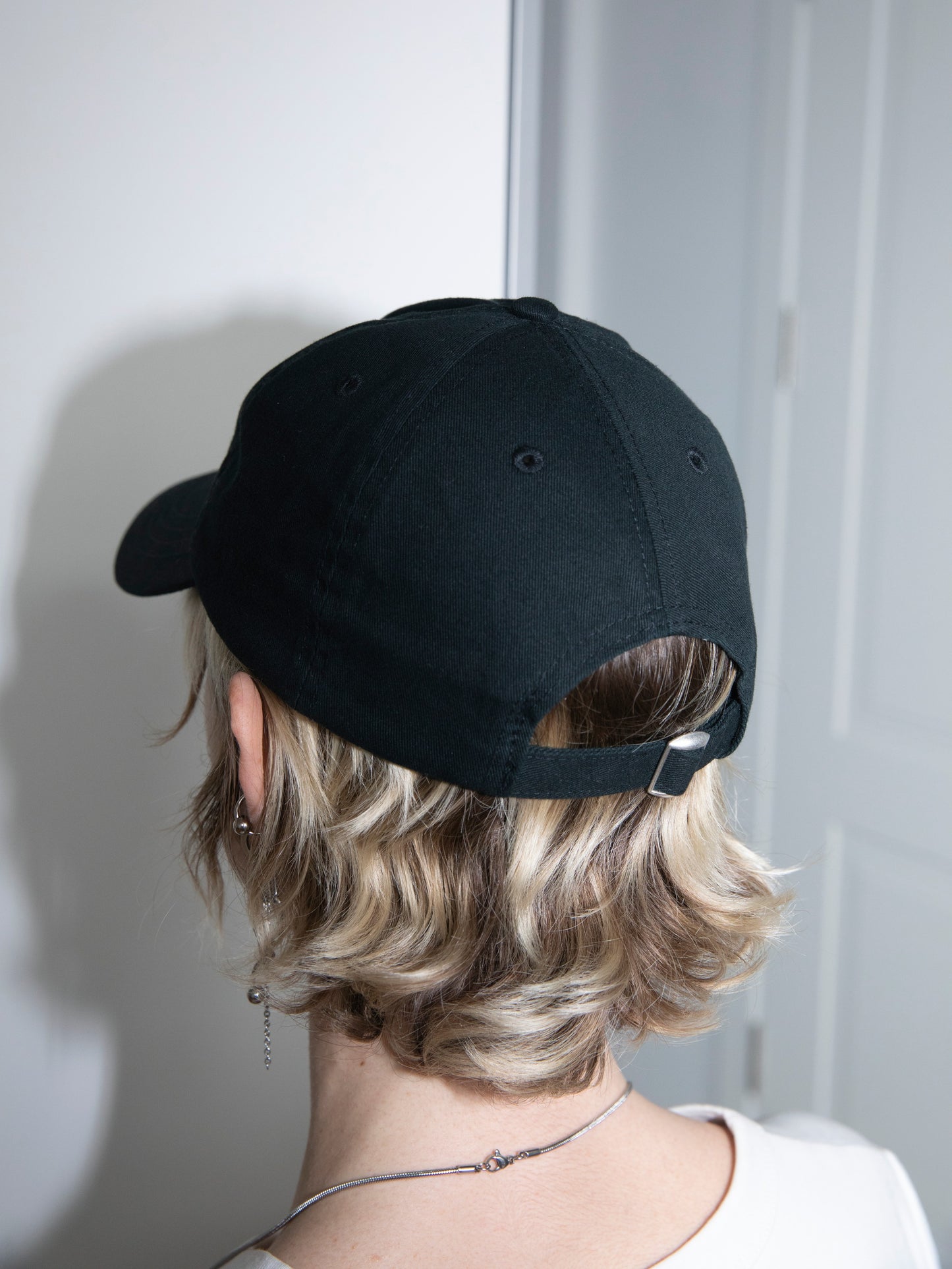 BASEBALL CAP x AKIPLĖŠA (film by Saulė Bliuvaitė)
